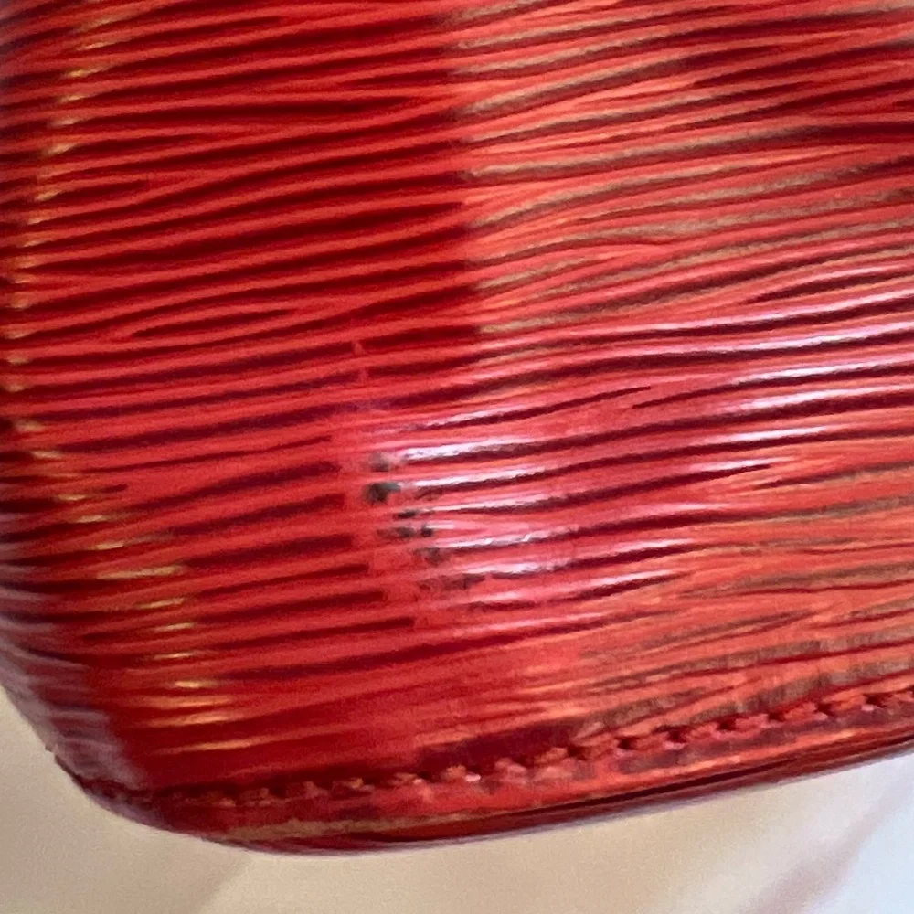 Louis Vuitton Epi Noé Bucket Bag in Castillan Red